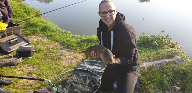 carp_girl_09_19 carp_girl_09_19